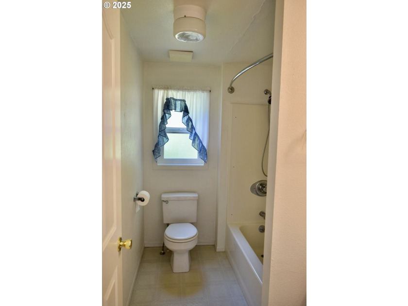 Private Country Retreat in Port Orford! Welcome to 42065 Vista - photo 20