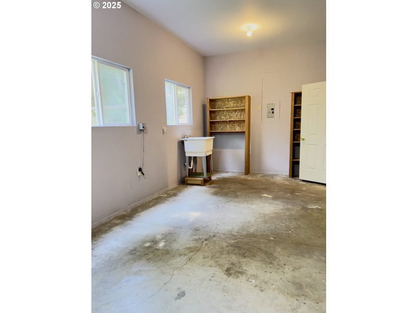 Private Country Retreat in Port Orford! Welcome to 42065 Vista - photo 25
