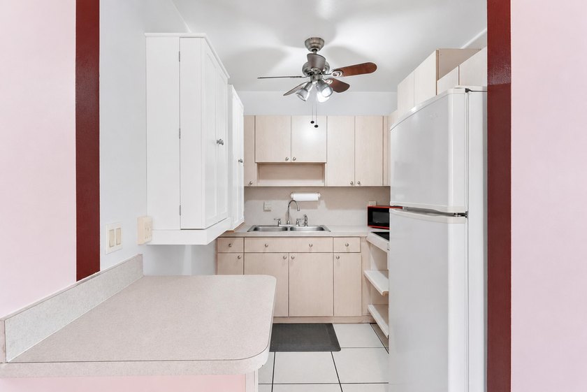 Rare triplex offering in the heart of SoSo, one of West Palm - photo 31