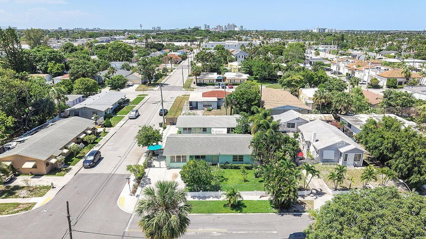 Rare triplex offering in the heart of SoSo, one of West Palm - photo 34