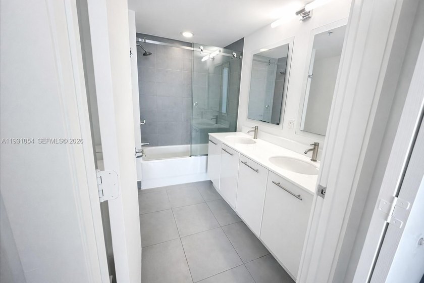 Stunning 1-bedroom residence at Mint Condominiums offering - photo 7