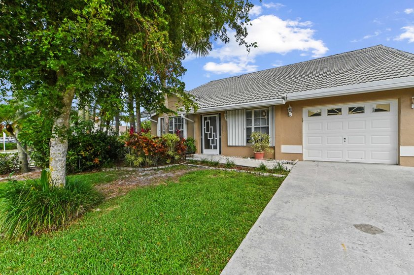 Welcome to a beautifully maintained 3 bedrooms and 2 bathrooms - photo 2