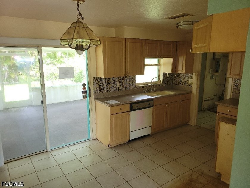 OPPORTUNITY KNOCKS on this 3BR/2BA home in South Fort Myers! - photo 2