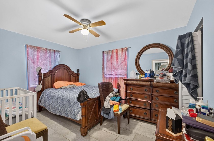 Welcome to this charming 3-bedroom, 1-bathroom home perfectly - photo 11