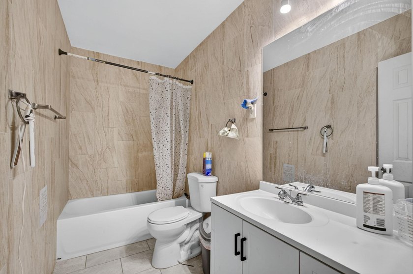 Welcome to this charming 3-bedroom, 1-bathroom home perfectly - photo 14