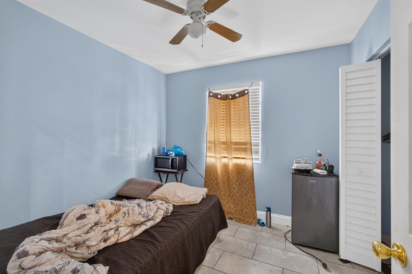 Welcome to this charming 3-bedroom, 1-bathroom home perfectly - photo 16