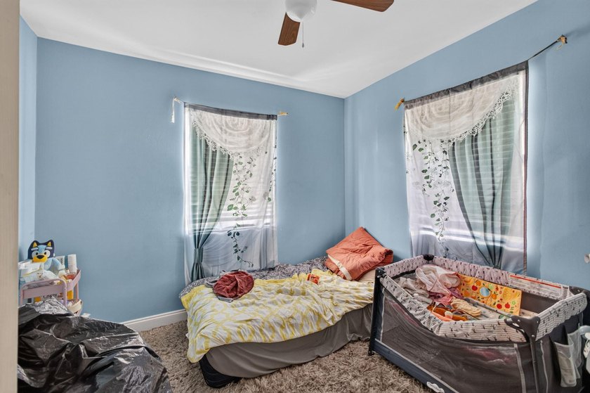 Welcome to this charming 3-bedroom, 1-bathroom home perfectly - photo 17