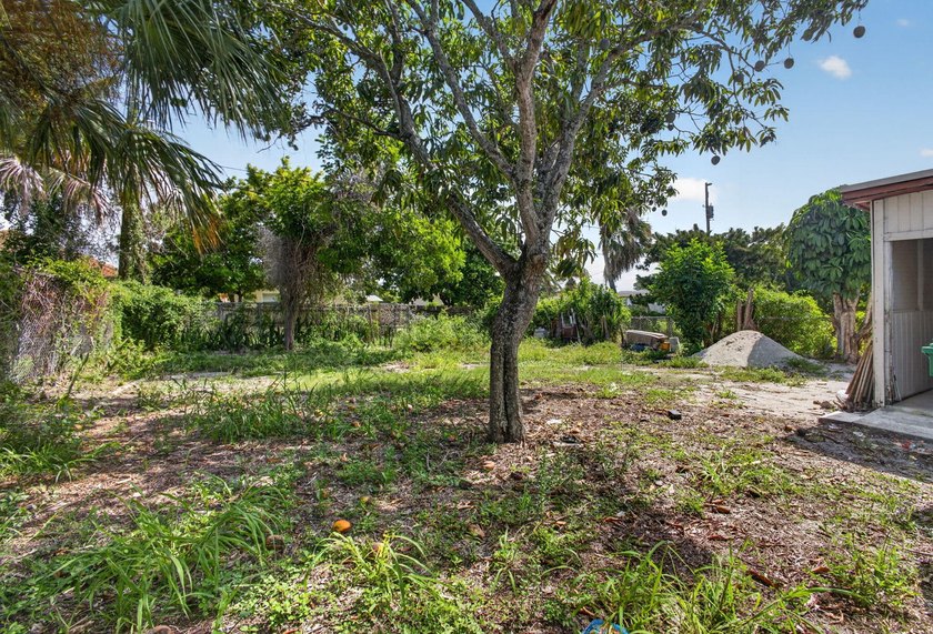 Welcome to this charming 3-bedroom, 1-bathroom home perfectly - photo 20