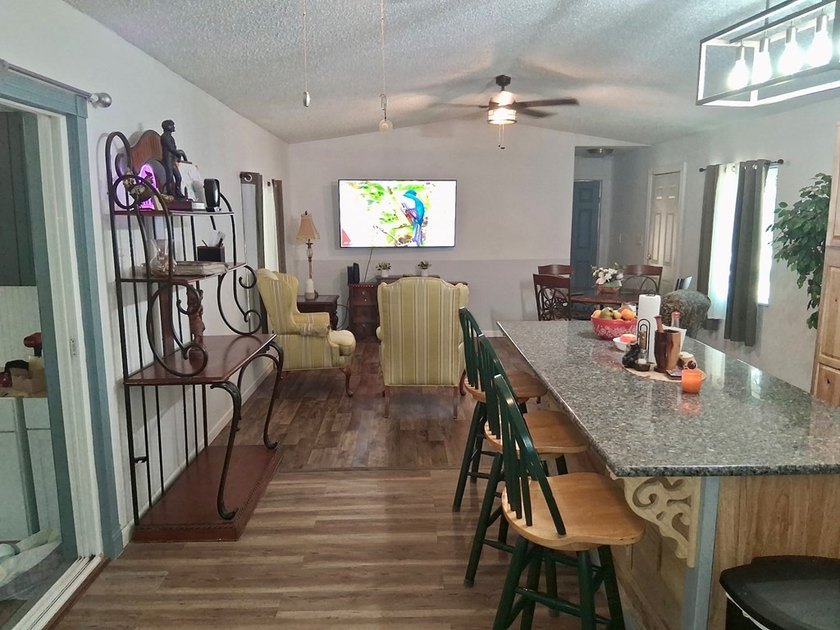Discover the perfect blend of comfort, convenience, and lake - photo 4