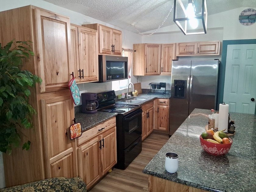 Discover the perfect blend of comfort, convenience, and lake - photo 5