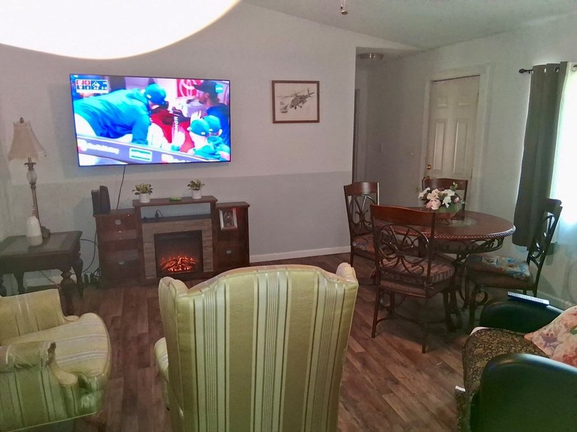 Discover the perfect blend of comfort, convenience, and lake - photo 6