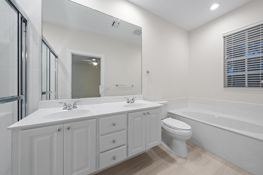 Welcome to Tuscany at Abacoa, where modern style, comfort, and - photo 11