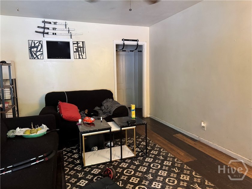 Charming duplex, offering 2 beds &amp; 1 bath for each unit. Great - photo 13