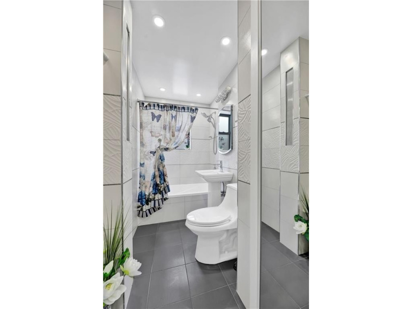 Presenting one of the finest one-bedroom cooperative residences - photo 14