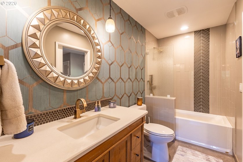 Experience the perfect blend of timeless mid-century modern - photo 15