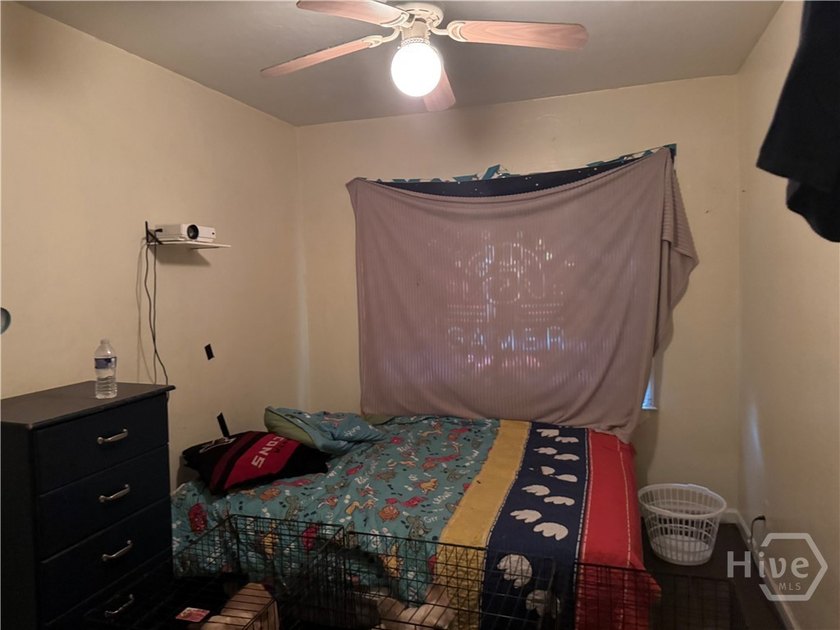 Charming duplex, offering 2 beds &amp; 1 bath for each unit. Great - photo 17