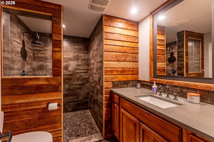 Experience the perfect blend of timeless mid-century modern - photo 17