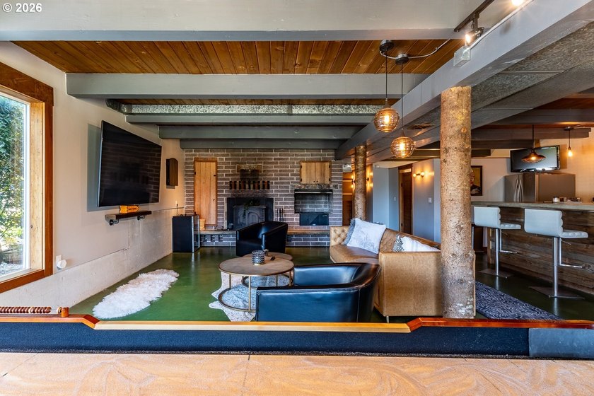 Experience the perfect blend of timeless mid-century modern - photo 20