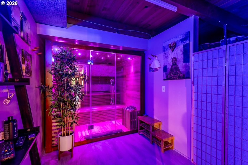 Experience the perfect blend of timeless mid-century modern - photo 24