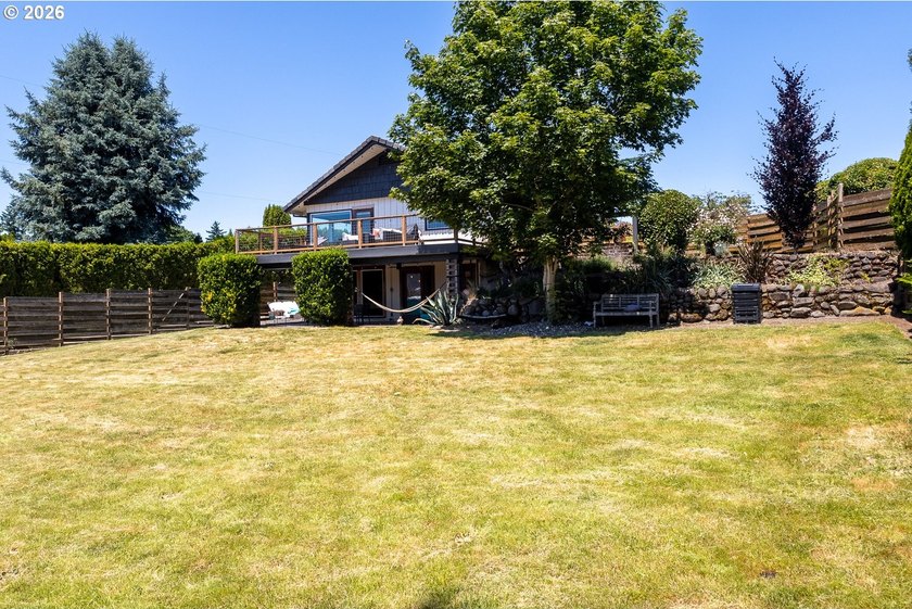 Experience the perfect blend of timeless mid-century modern - photo 31