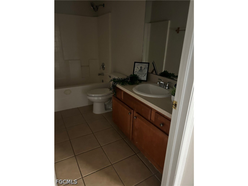 Adorable waterfront 2/2 + den. Den can be used as a 3rd bedroom - photo 7