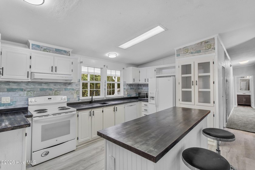 Welcome home to this 4-bedroom, 3-bath home with a versatile - photo 14