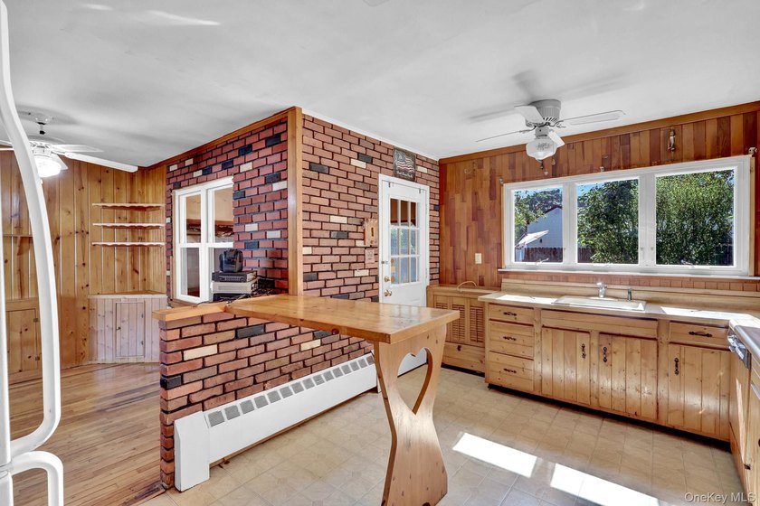 GREAT CURB APPEAL , PROPERTY AND LAYOUT ! UPDATED SIDING, ROOF - photo 15