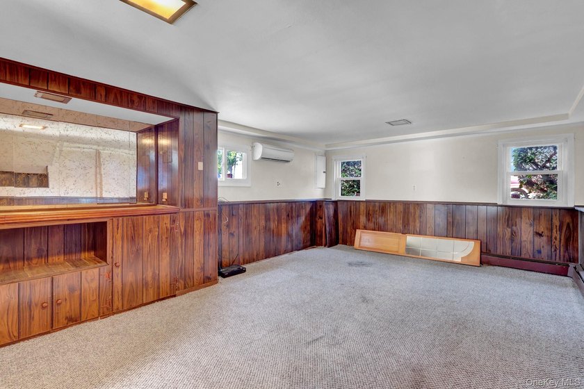 GREAT CURB APPEAL , PROPERTY AND LAYOUT ! UPDATED SIDING, ROOF - photo 24