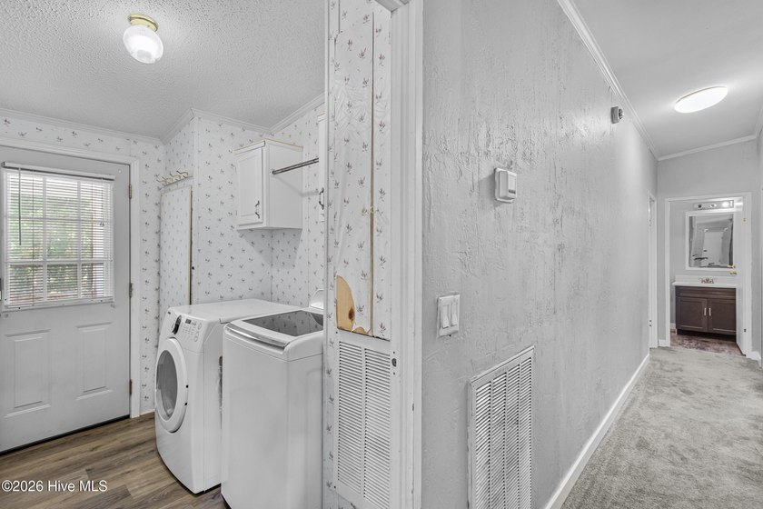 Welcome home to this 4-bedroom, 3-bath home with a versatile - photo 36
