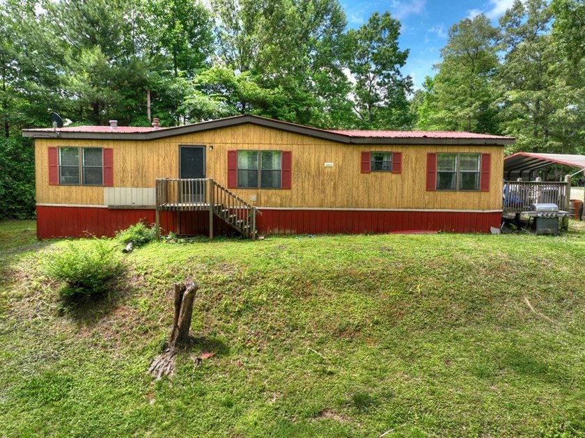 Introducing a fantastic 3-bedroom, 2-bath manufactured home on a - photo 6