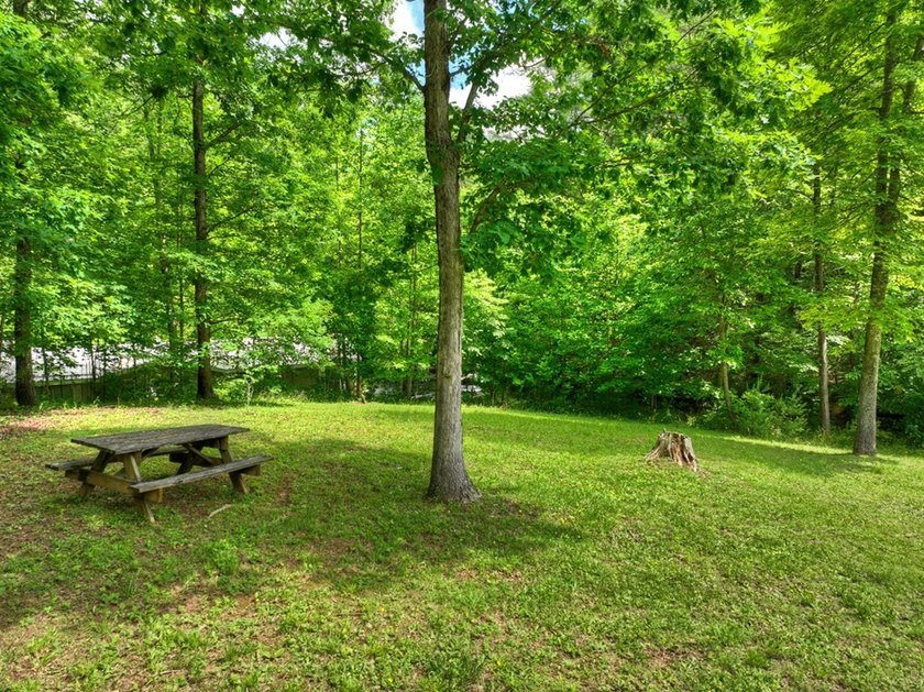 Introducing a fantastic 3-bedroom, 2-bath manufactured home on a - photo 8