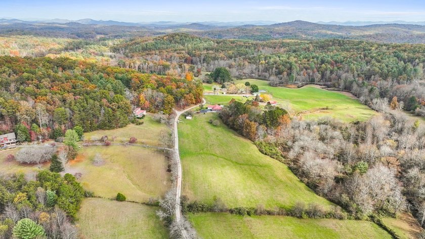 Discover the perfect blend of mountain views, usable land, and - photo 7
