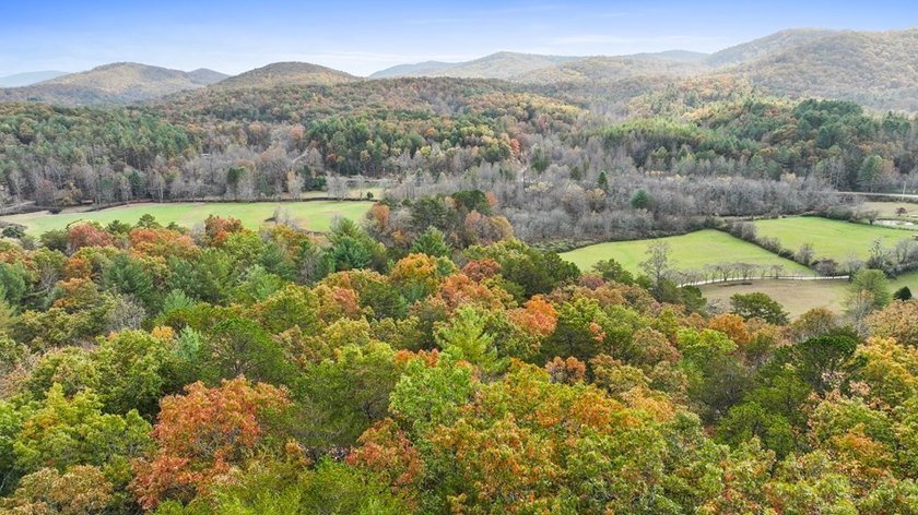 Discover the perfect blend of mountain views, usable land, and - photo 8