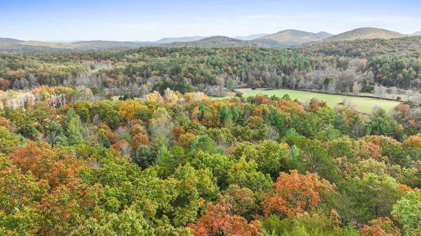 Discover the perfect blend of mountain views, usable land, and - photo 9