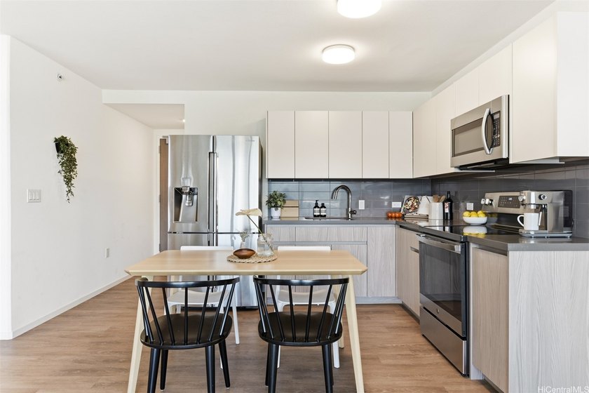 Experience the best of Honolulu living in this stylish 1-bedroom - photo 12