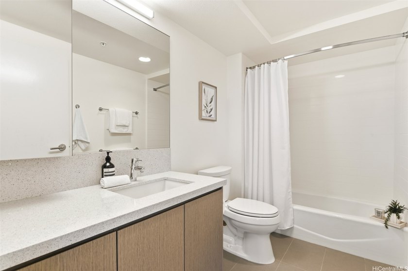 Experience the best of Honolulu living in this stylish 1-bedroom - photo 14