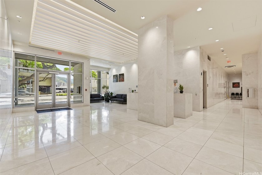 Experience the best of Honolulu living in this stylish 1-bedroom - photo 19