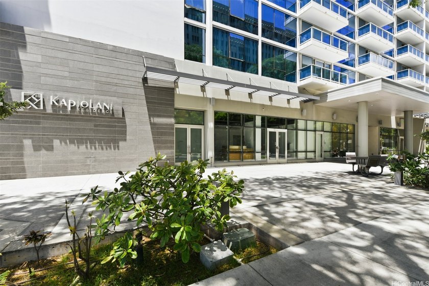 Experience the best of Honolulu living in this stylish 1-bedroom - photo 21
