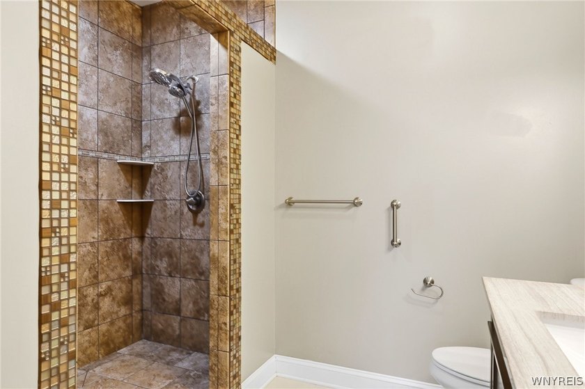 Showings start immediately, use Showingtime to schedule. OPEN - photo 22