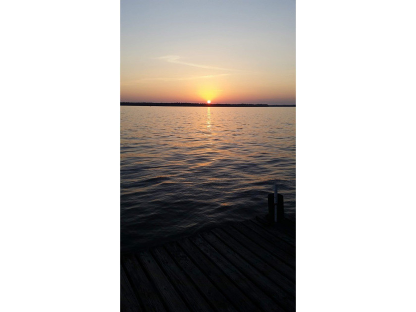 Welcome to your perfect waterfront retreat on beautiful Lake - photo 3