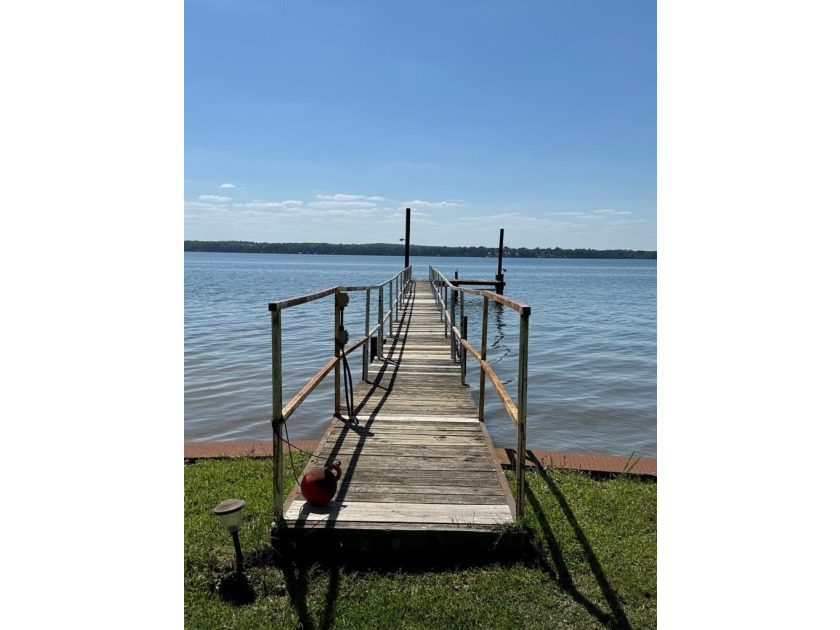 Welcome to your perfect waterfront retreat on beautiful Lake - photo 7