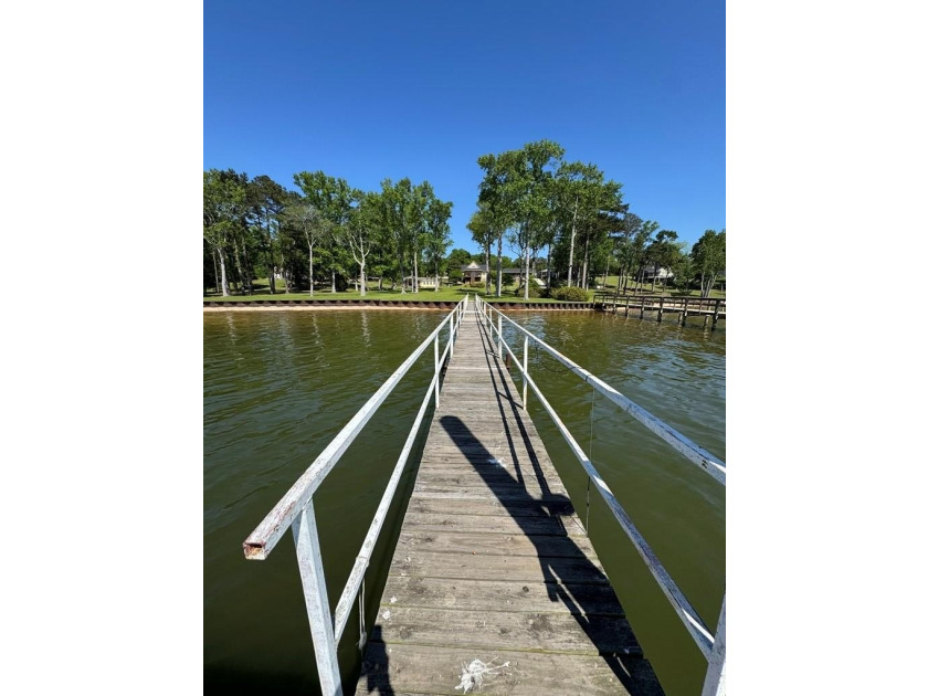Welcome to your perfect waterfront retreat on beautiful Lake - photo 10