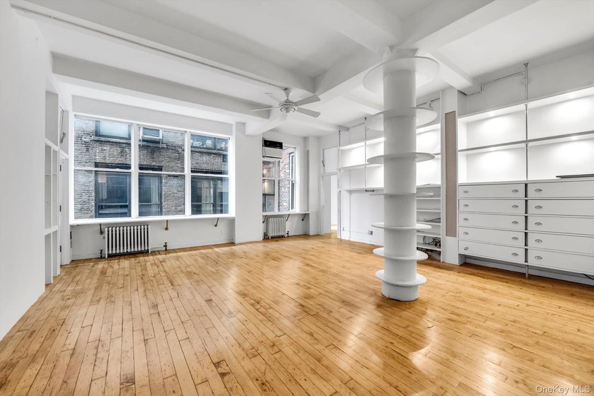 Beautiful &amp; Modern 2-Bedroom Apartment in the Heart of the City - photo 2