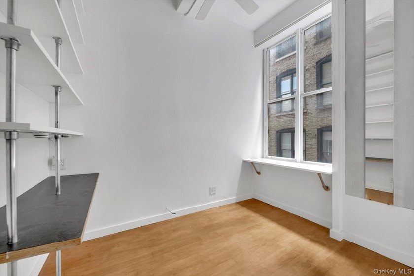 Beautiful &amp; Modern 2-Bedroom Apartment in the Heart of the City - photo 8