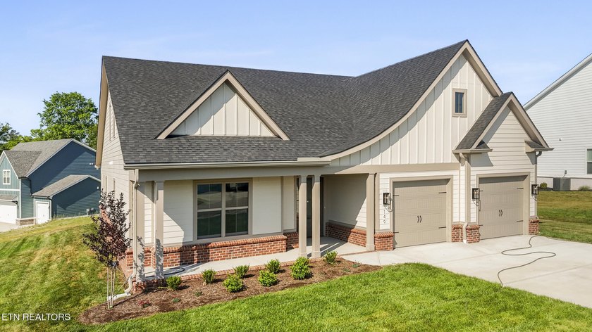 MOVE IN READY! Located in Farmstead -just minutes from the lake - photo 2