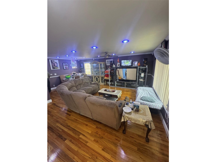 2 FAMILY HI RANCH, HARDWOOD FLOORS, 3 BEDROOMS OVER 3 BEDROOMS - photo 2