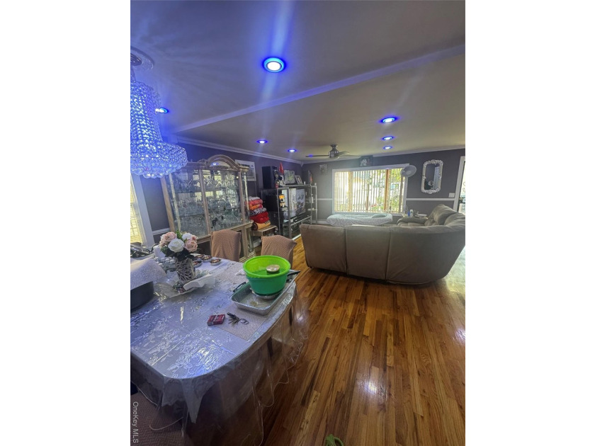 2 FAMILY HI RANCH, HARDWOOD FLOORS, 3 BEDROOMS OVER 3 BEDROOMS - photo 3