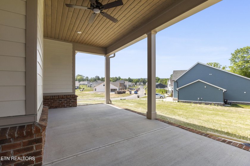 MOVE IN READY! Located in Farmstead -just minutes from the lake - photo 8