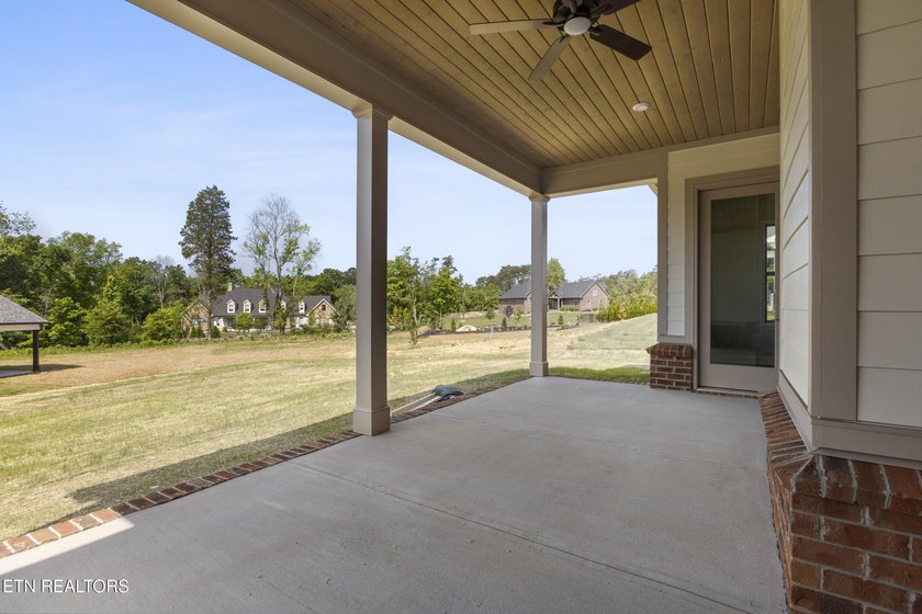 MOVE IN READY! Located in Farmstead -just minutes from the lake - photo 9