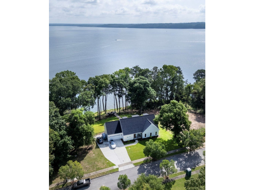 Welcome to luxury lakefront living in the highly sought-after - photo 3